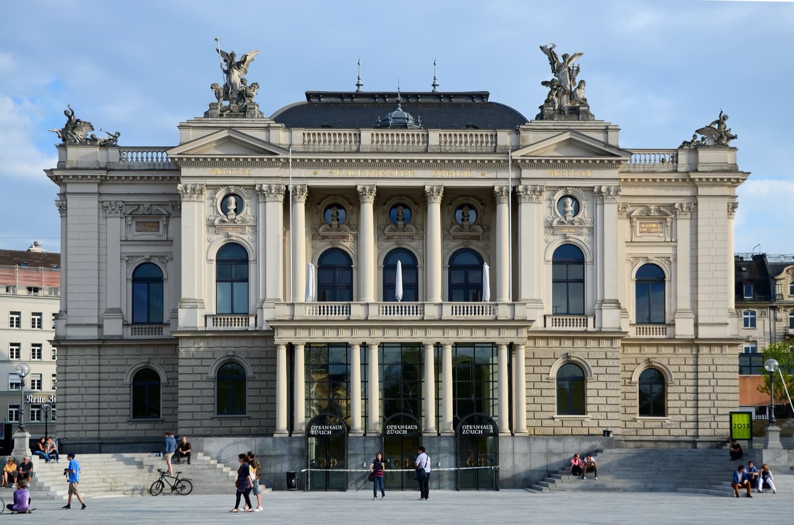 The Quays and the Opera House: The Confident Century at the Water