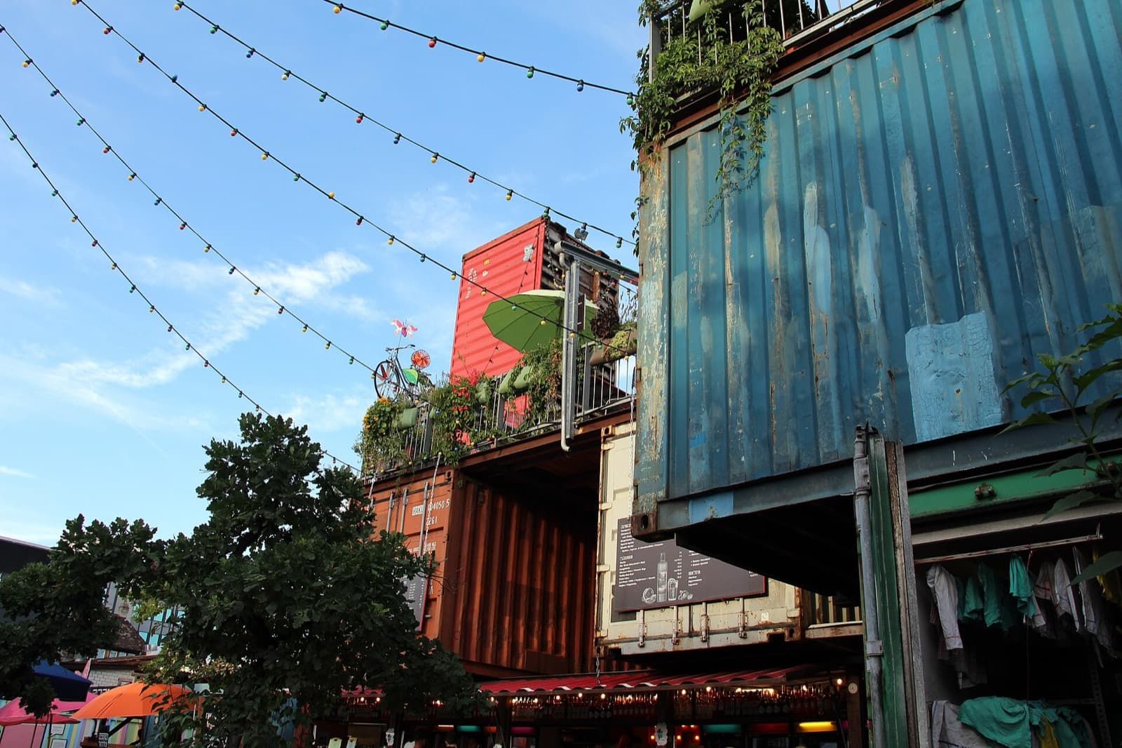 Frau Gerolds Garten: The Garden of Containers Grown in the Gap