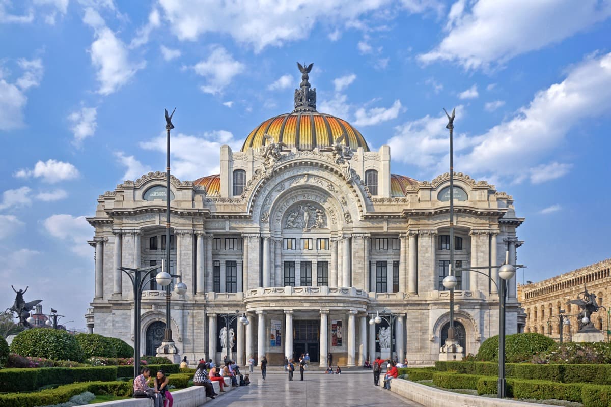 Palacio de Bellas Artes — Four Contradictions Under One Roof