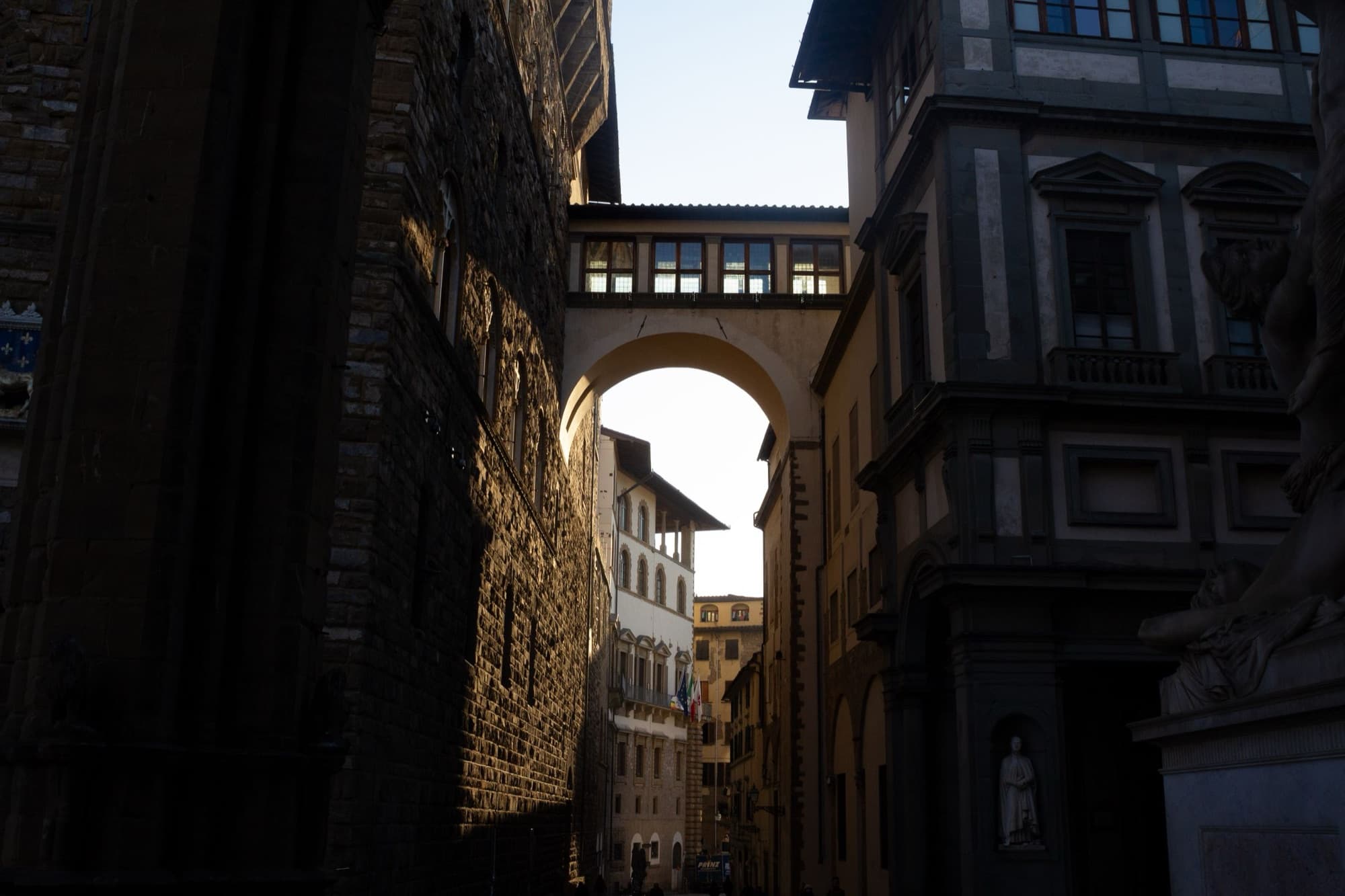 Uffizi Gallery: the Vasari Corridor's arch over Via della Ninna, linking Palazzo Vecchio to the Uffizi