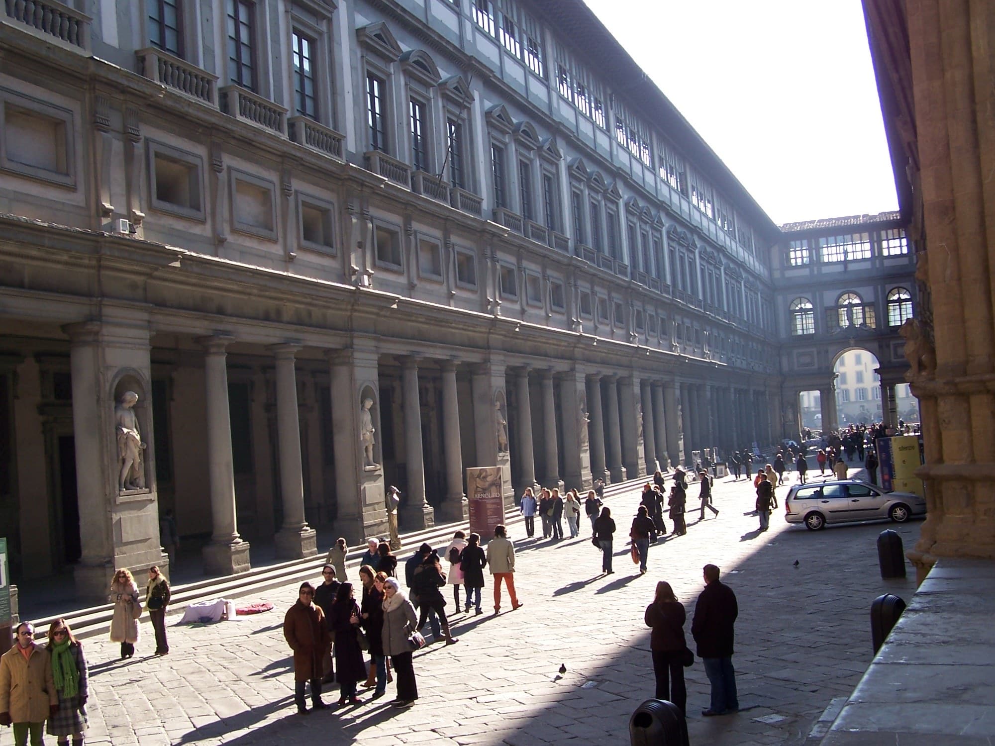 Uffizi Gallery: the long courtyard between the two wings