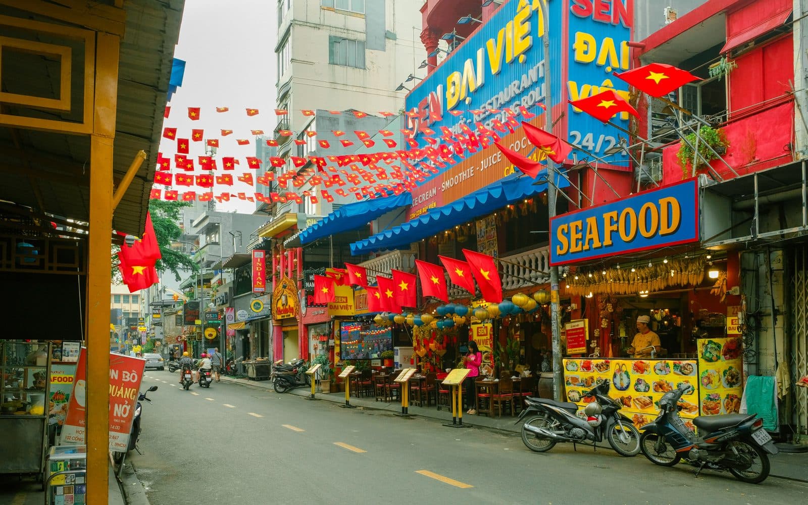 The City Beside the City: Reading Cho Lon's Assembly Halls