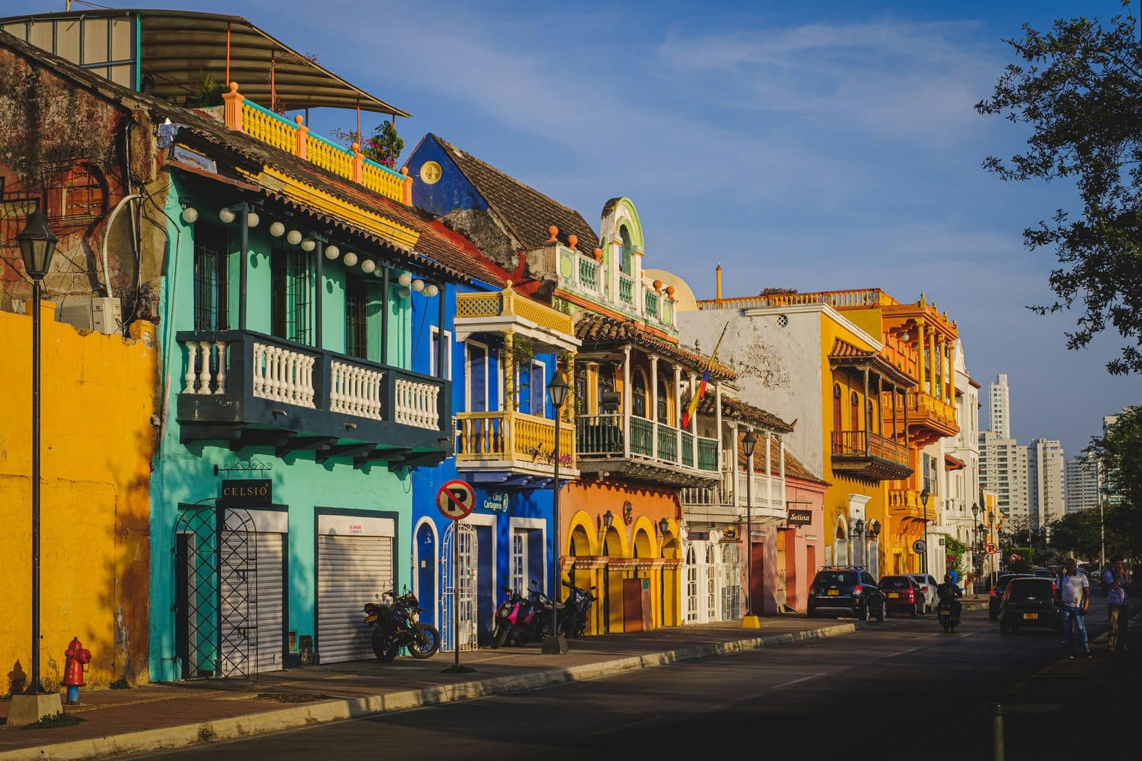 Cartagena Travel Guide: How Many Days, Getting Around, When to Go, Is It Safe (2026)