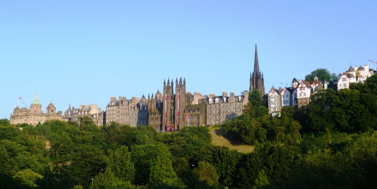 Best Self-Guided Walking Tours in Edinburgh (2026)