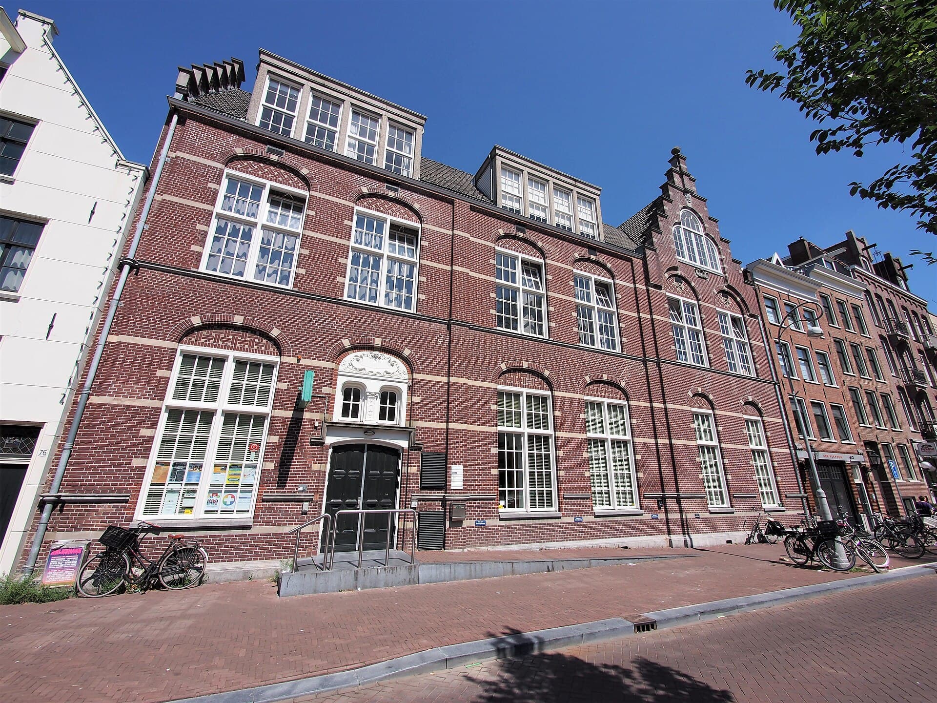Elandsgracht: From Tanners' Slum to Sought-After