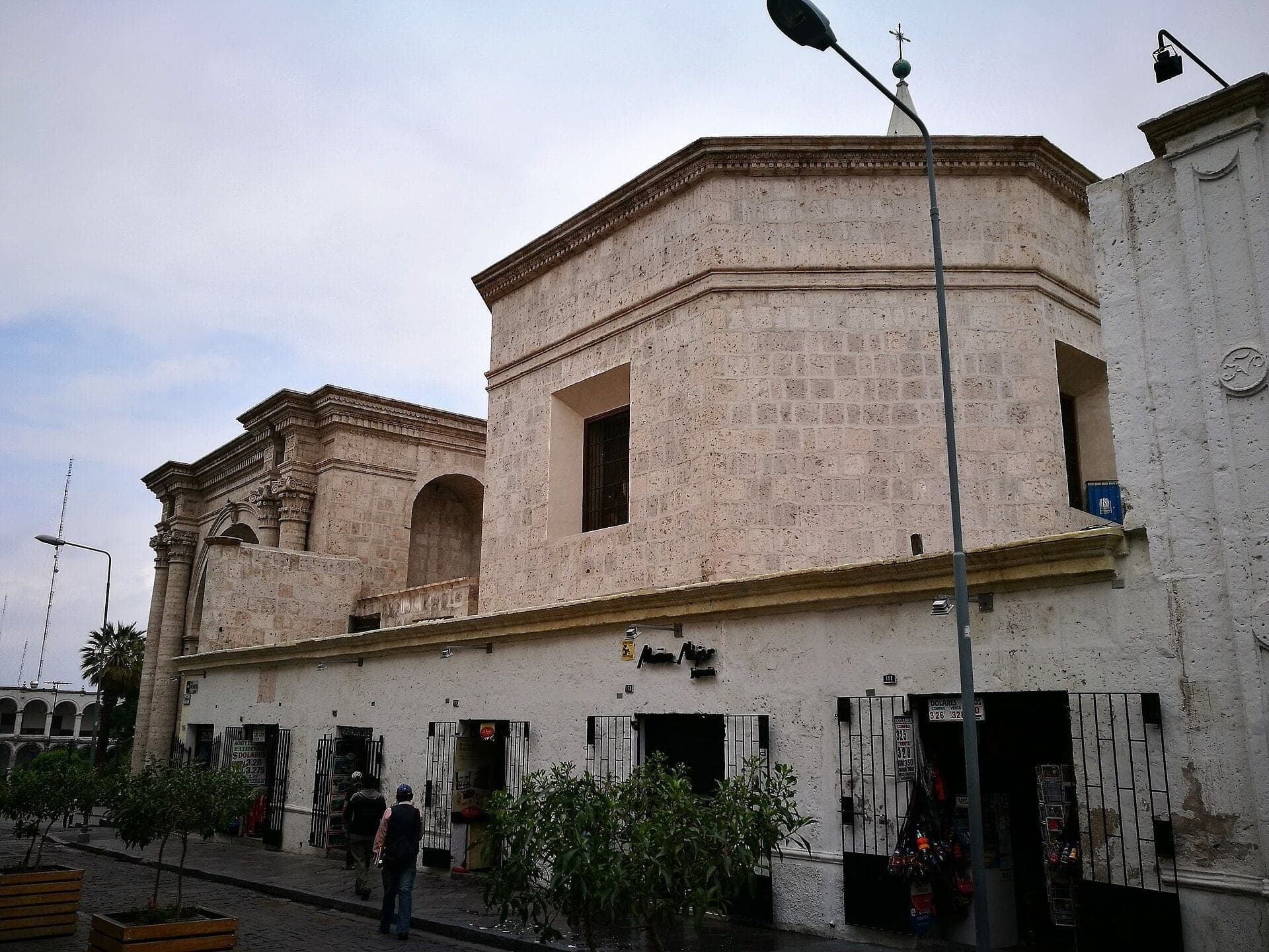 Pasaje de la Catedral: The Stone Undressed
