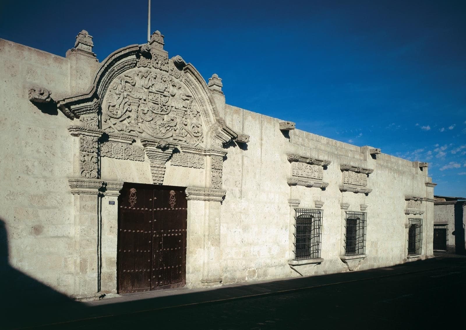 Casa Tristán del Pozo: Faith over the Windows