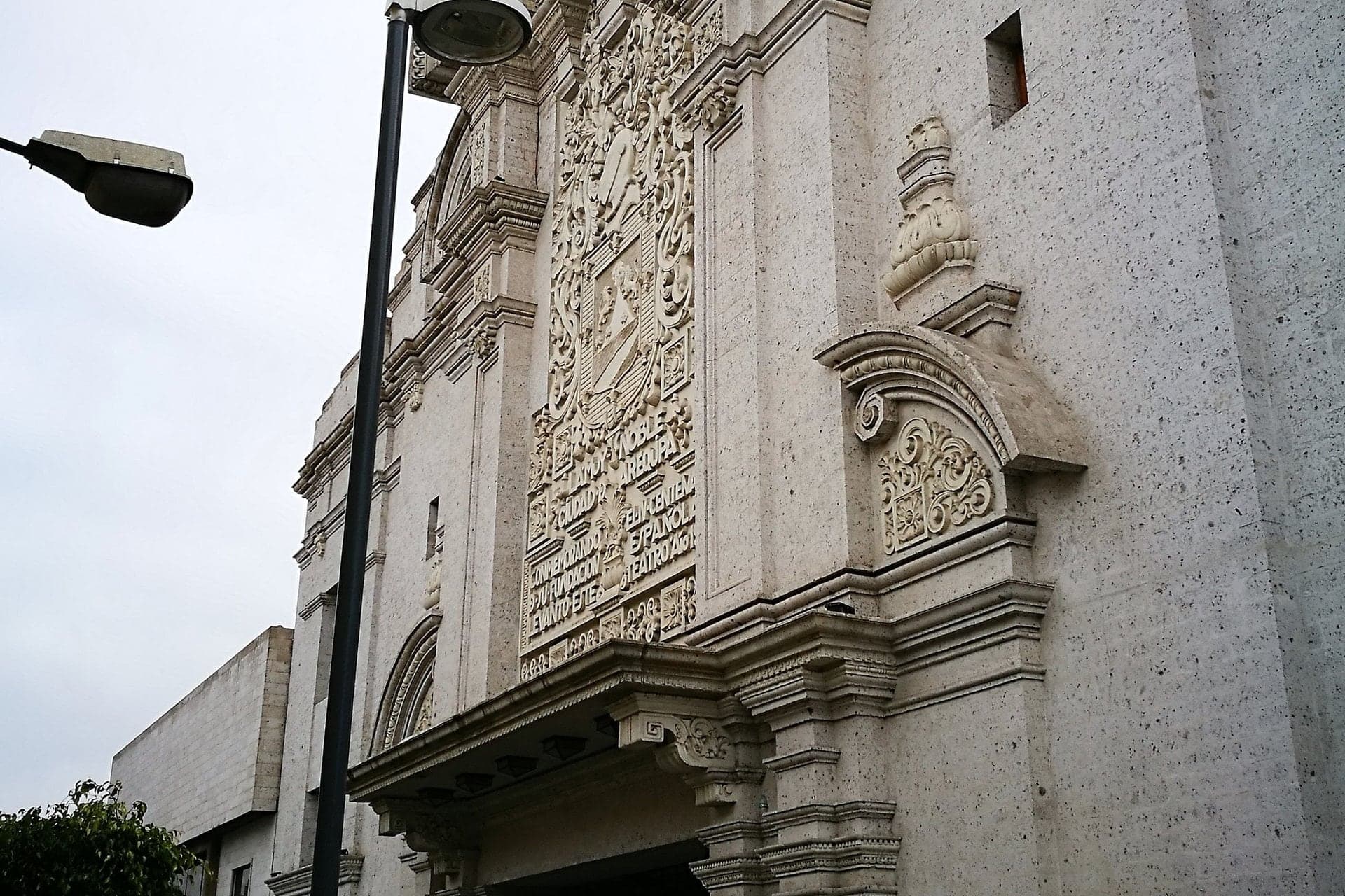 Calle Mercaderes: A Theater Carved in 1940