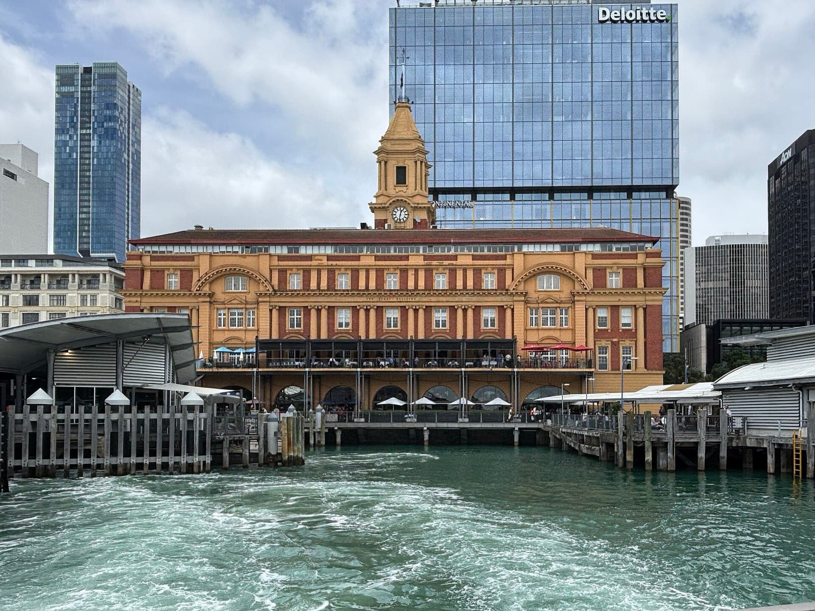Auckland: The Harbour City Read in Layers