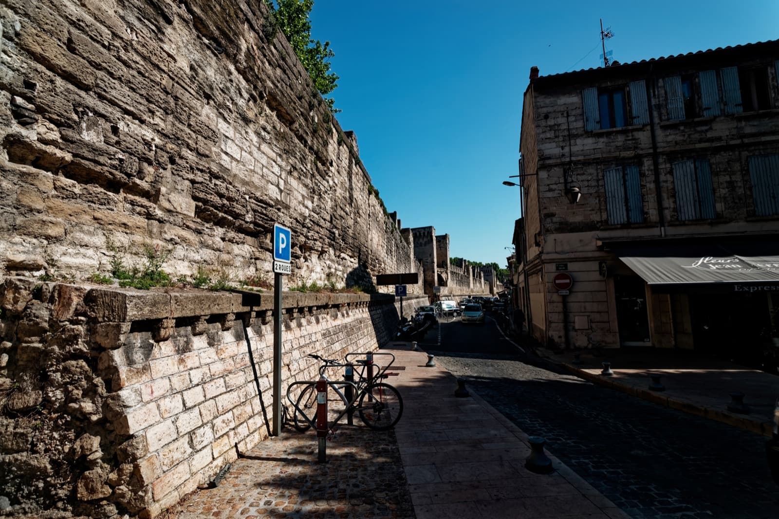 Porte Saint-Lazare: The Literacy Completes