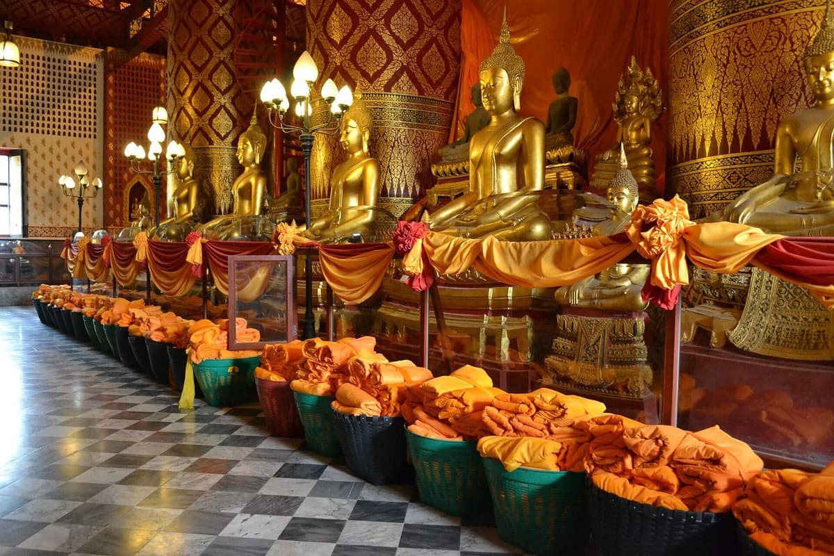 Wat Phanan Choeng: The Buddha the River Brought In