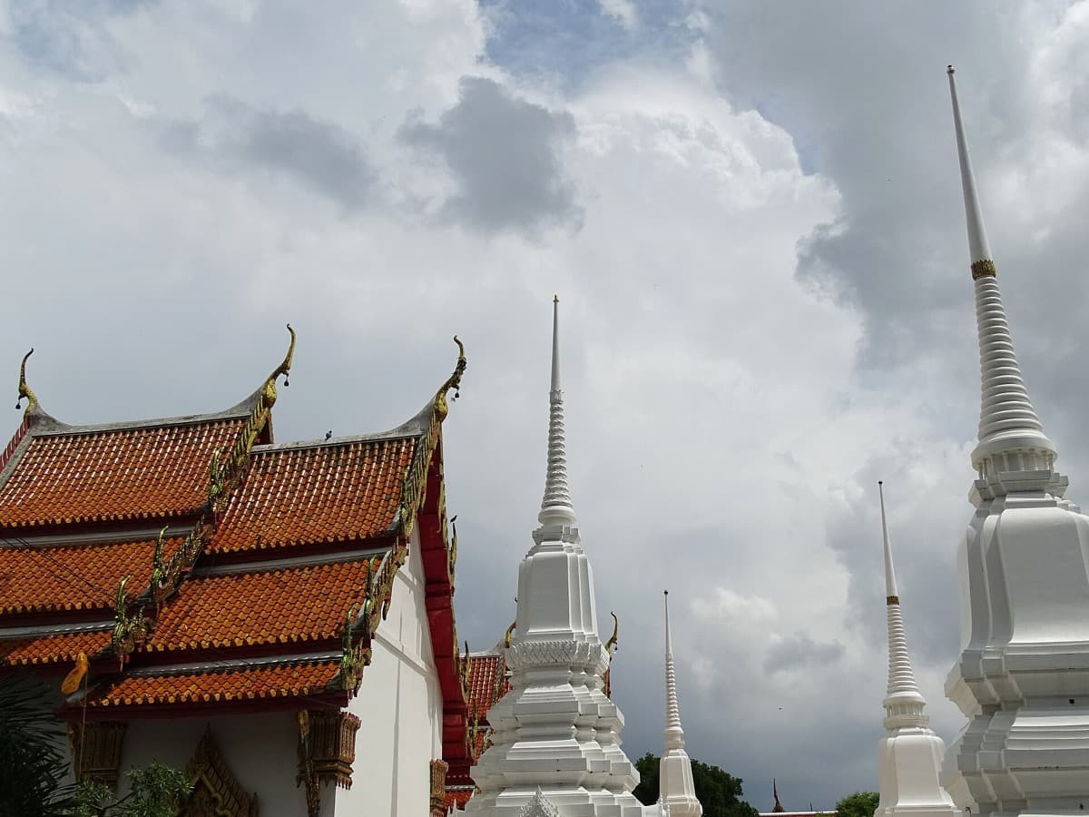 Wat Kasattrathirat: The Prang in Everyday Use