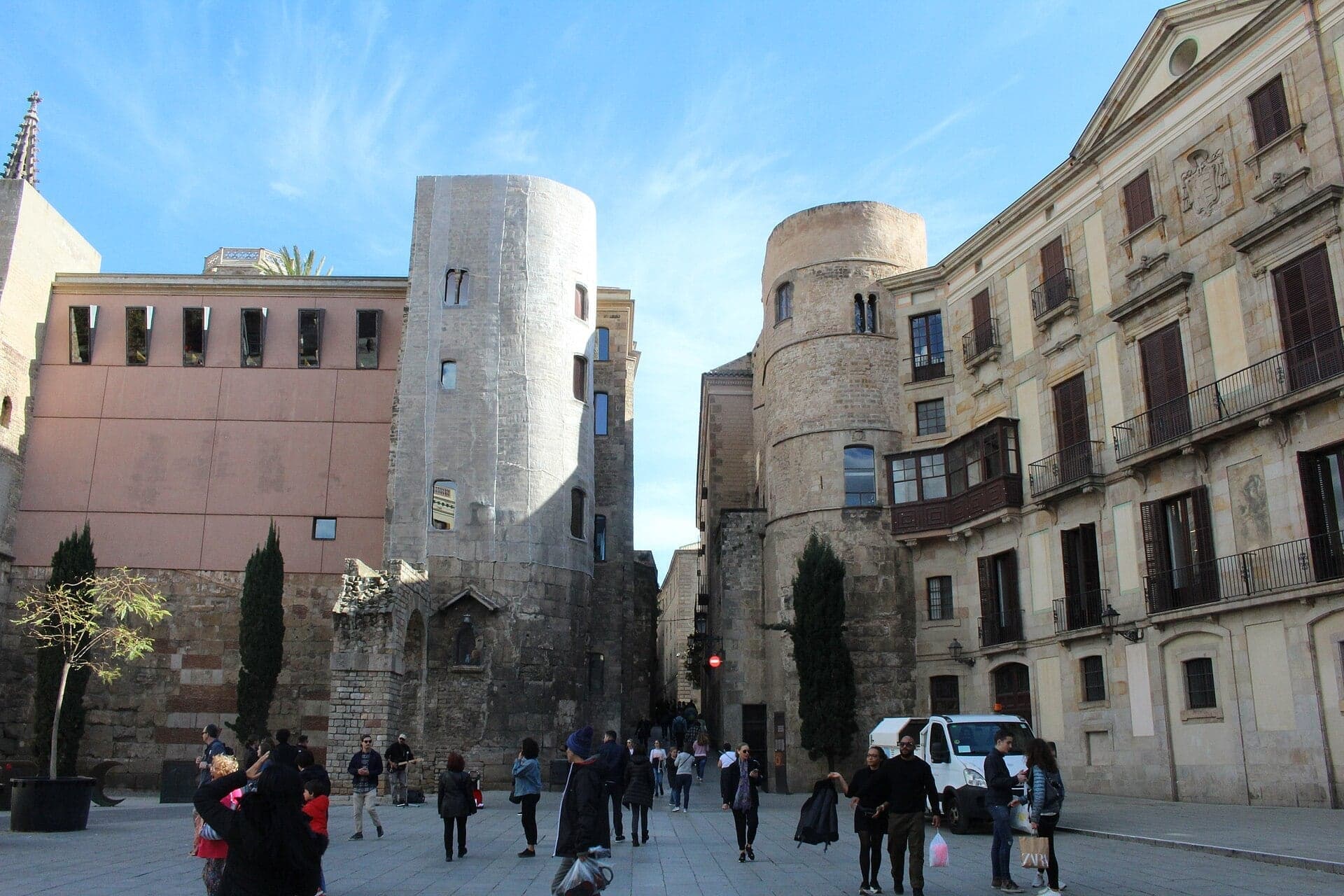 Plaça Nova: The Roman Gate