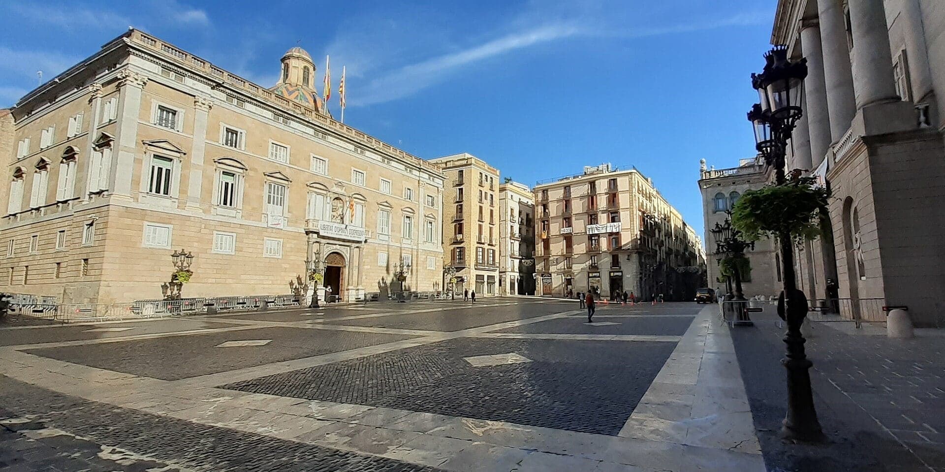 Plaça de Sant Jaume: Two Governments