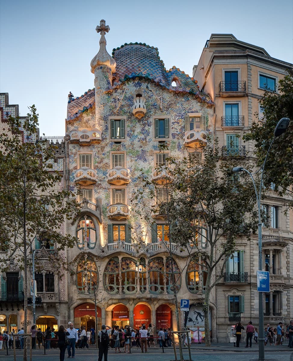 Casa Batlló: Sixty Catenary Arches Under the Broken-Tile Skin