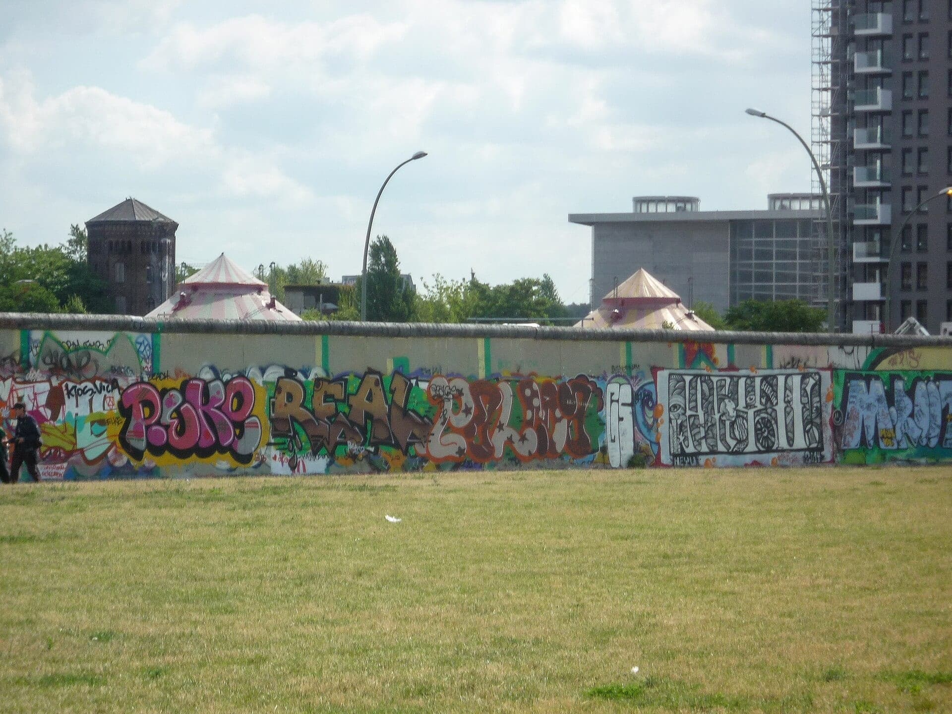 Park an der Spree: Behind the Wall