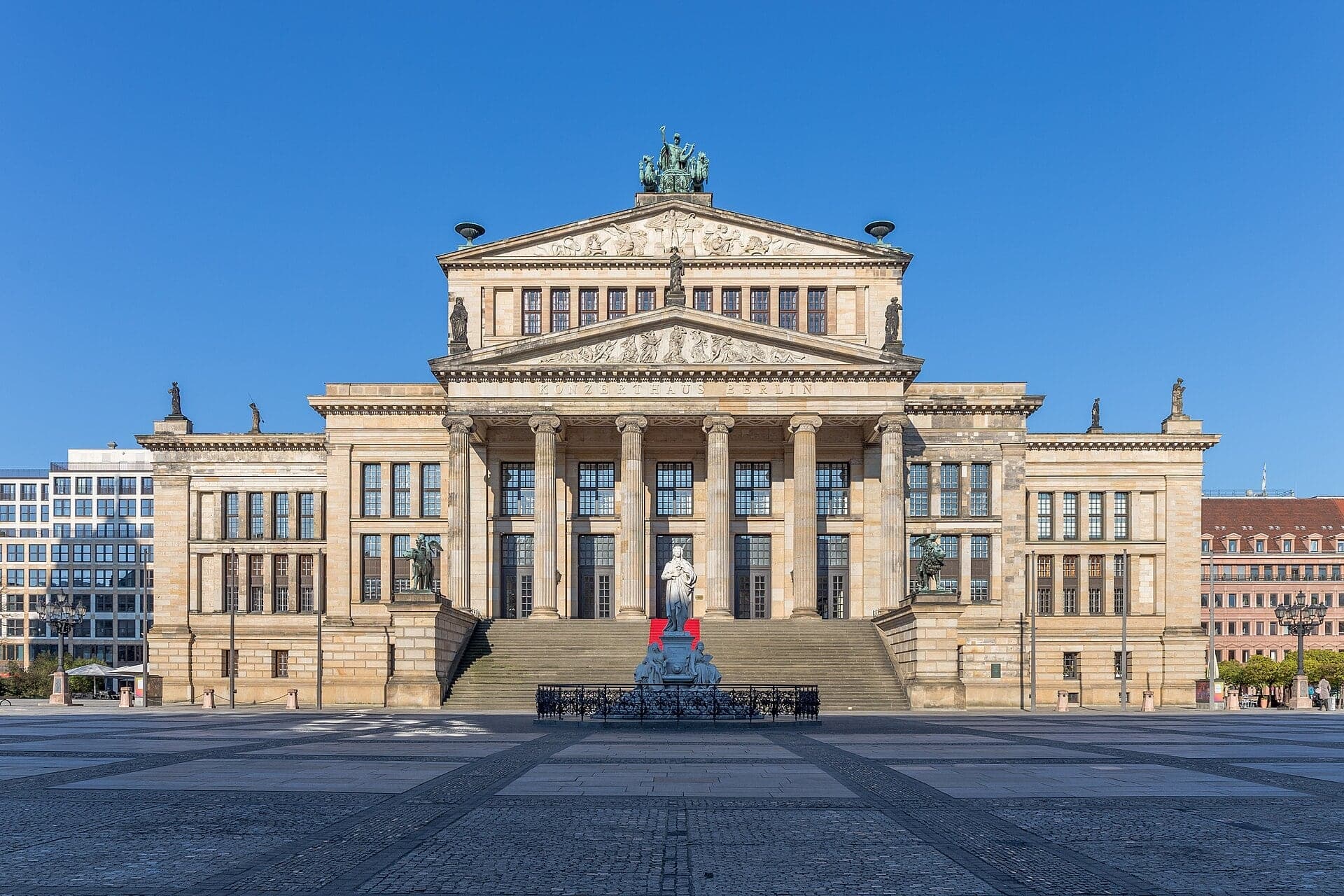 Gendarmenmarkt: Towers Built as Scenery