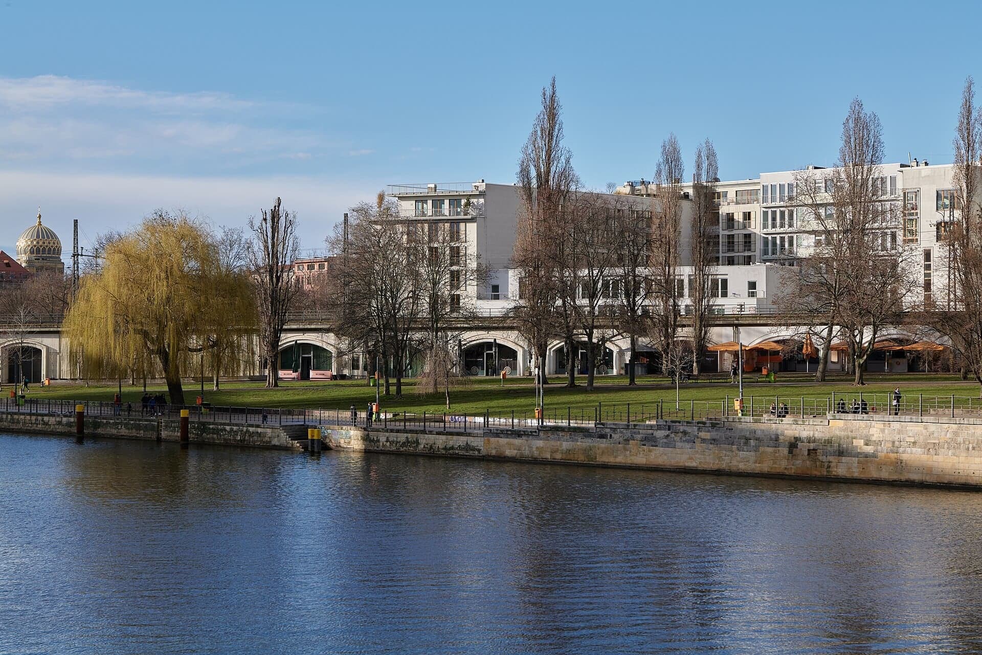 James-Simon-Park: An Acropolis Across the Water