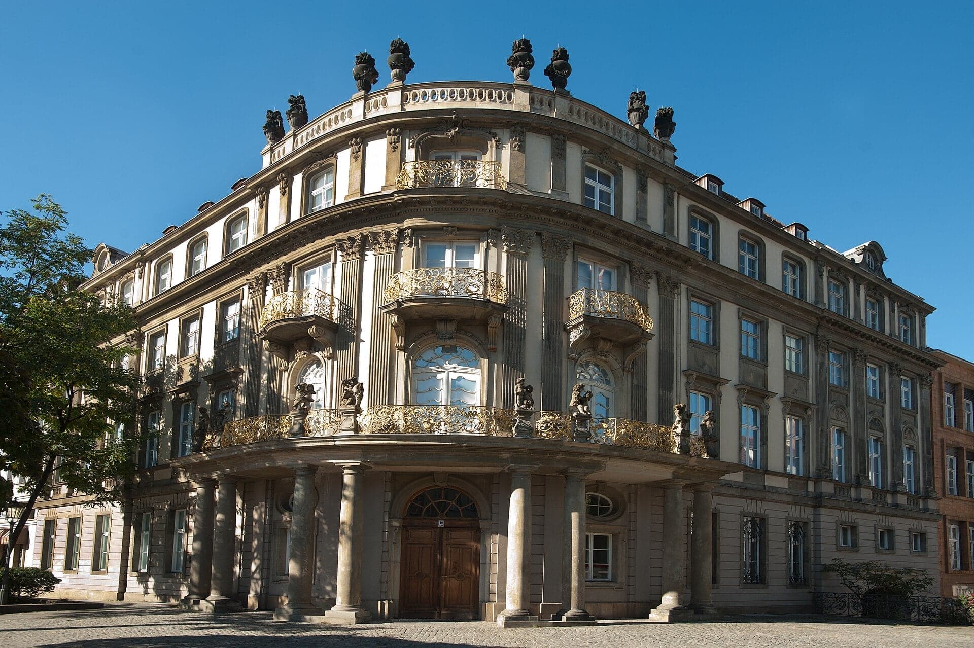 Ephraim-Palais: Three Thousand Stored Stones
