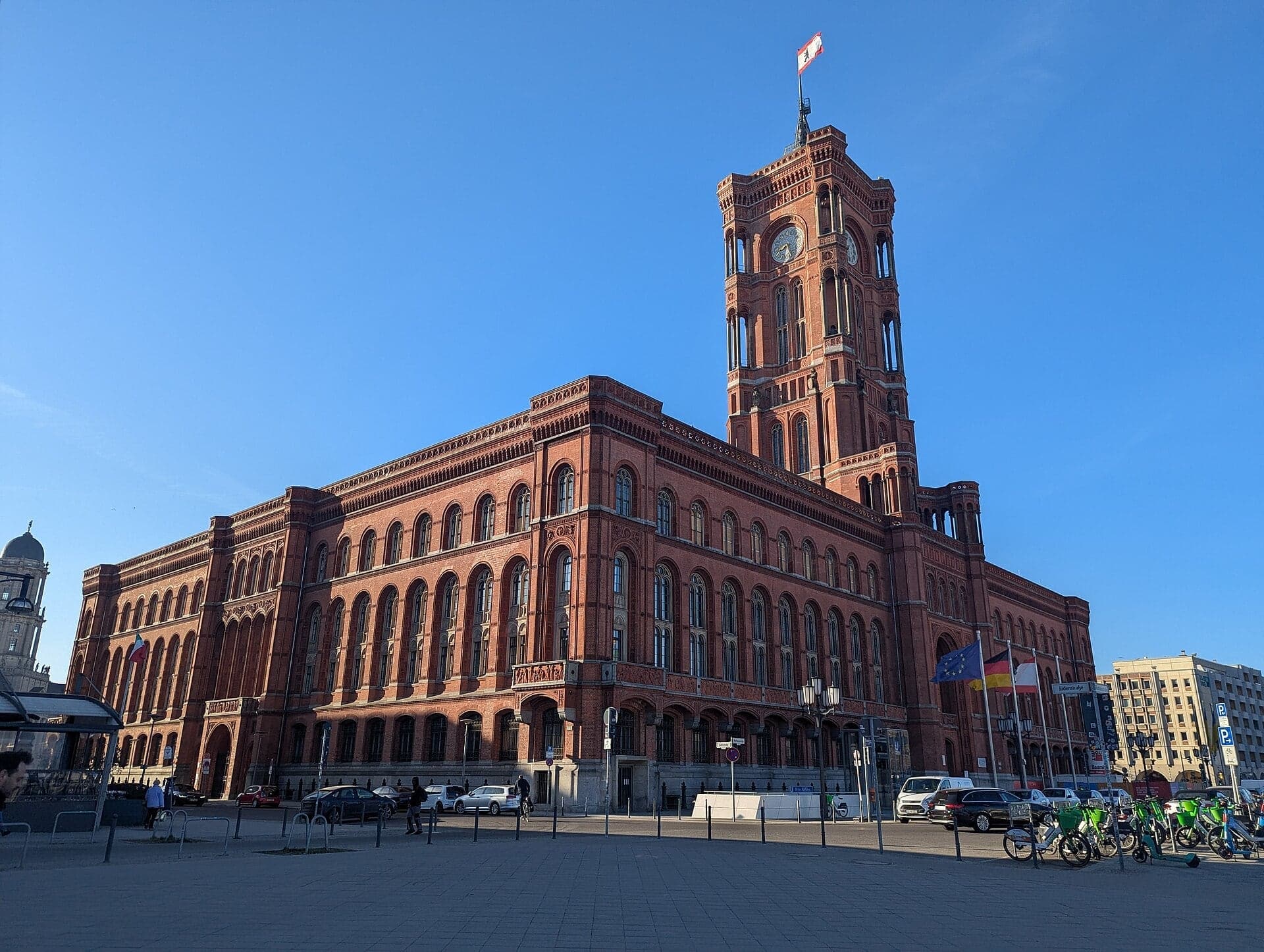 Rotes Rathaus: Red for the Brick