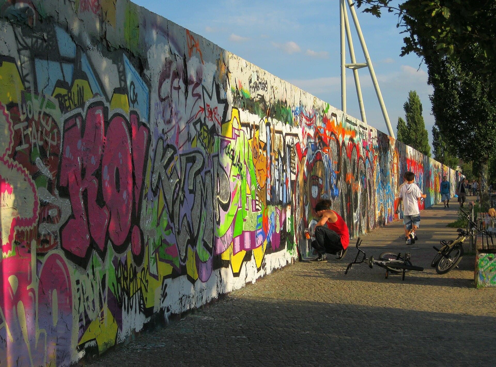Hinterland Wall: The Wall That Became a Canvas