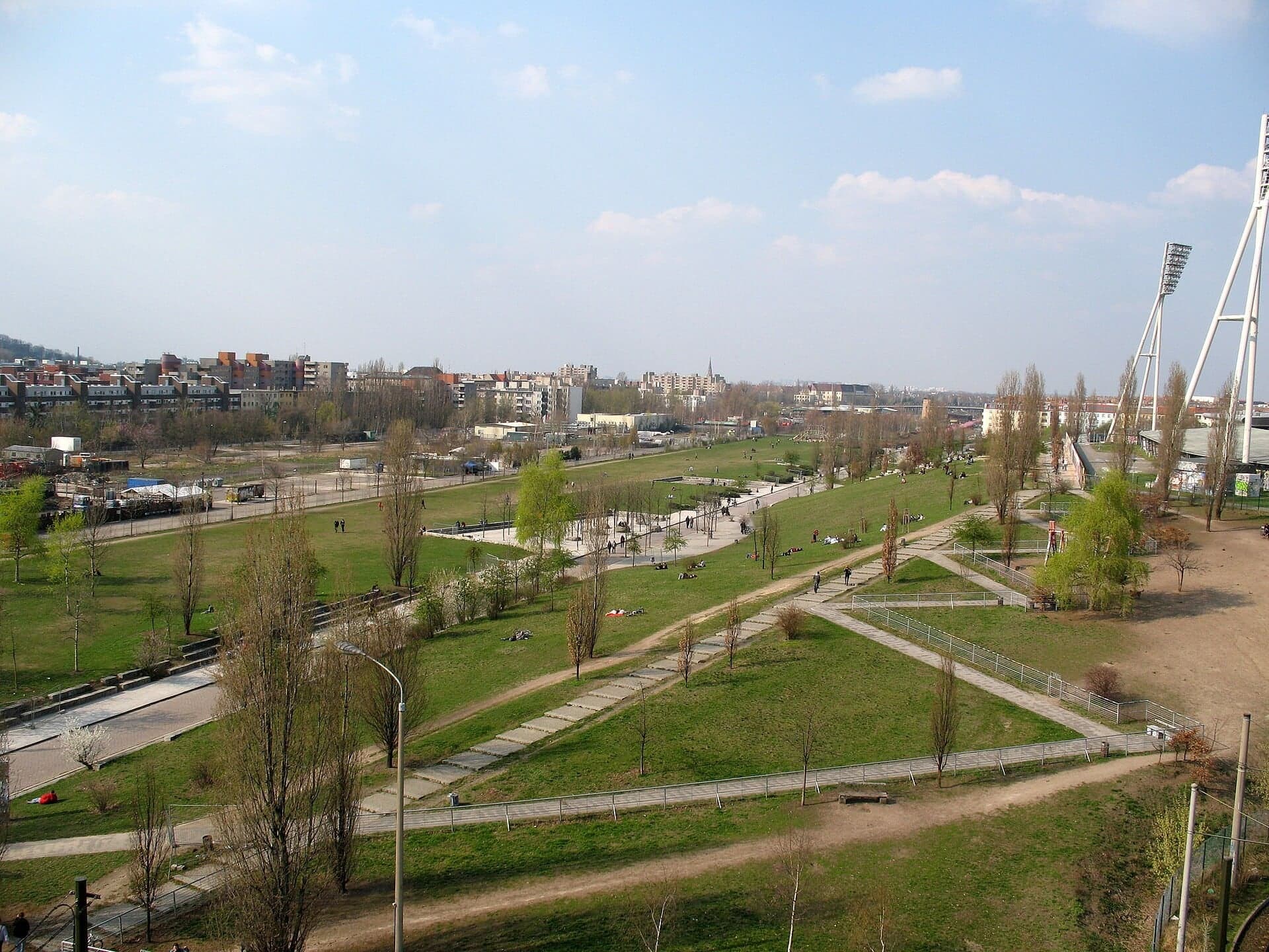 Mauerpark Hilltop: From Border Strip to Lawn
