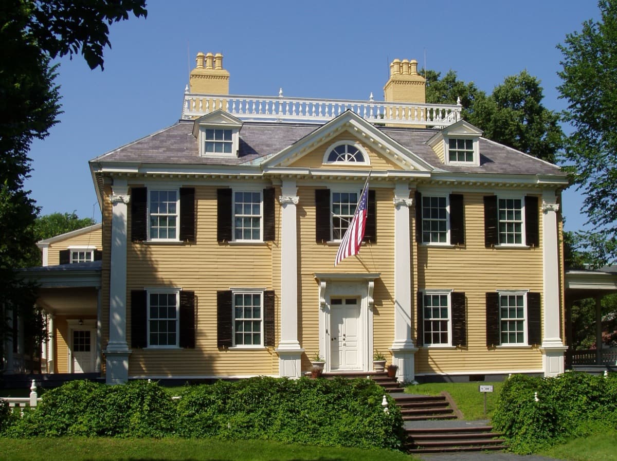 105 Brattle Street: Washington's Headquarters and Longfellow's House