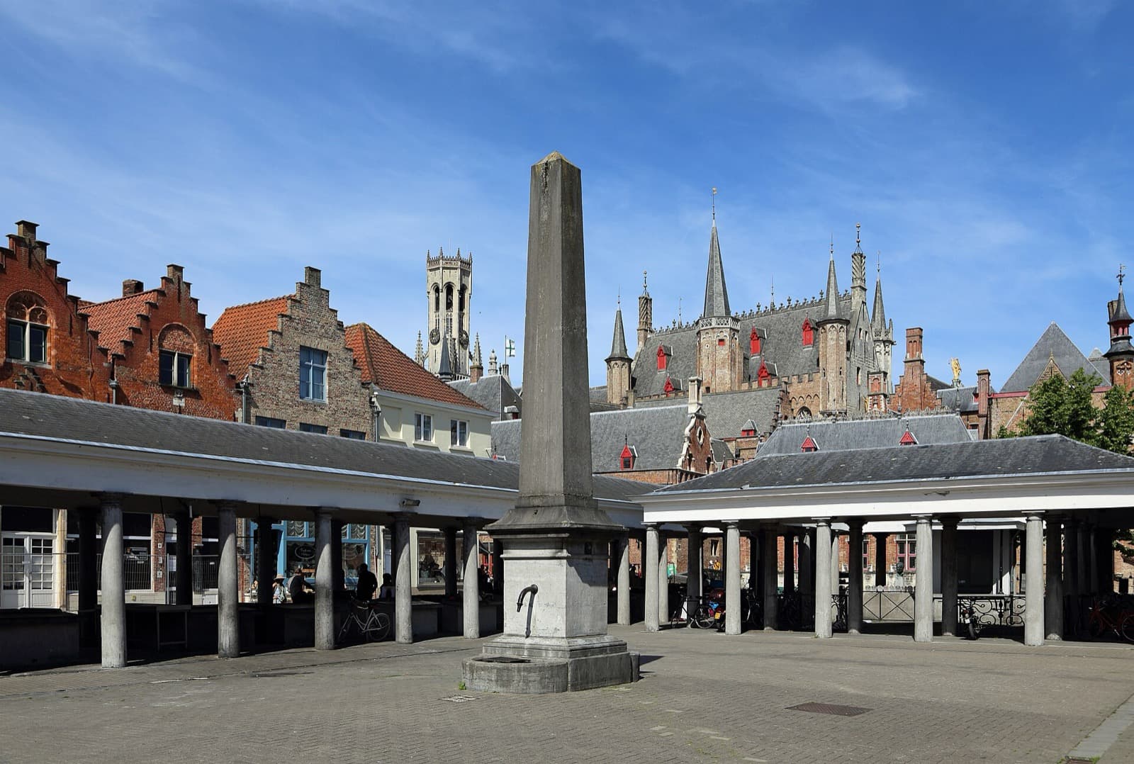 Blinde-Ezelstraat and the Fish Market: The Arched Lane to the Water