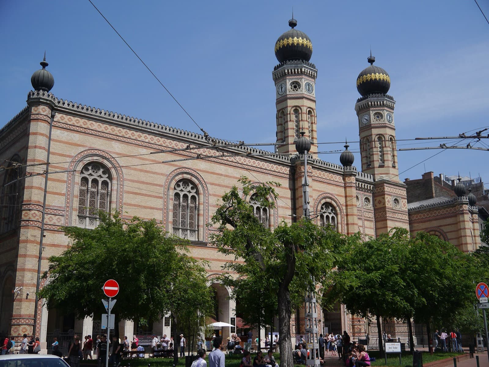 Jewish Quarter: Destruction and Rebirth in Seven Streets