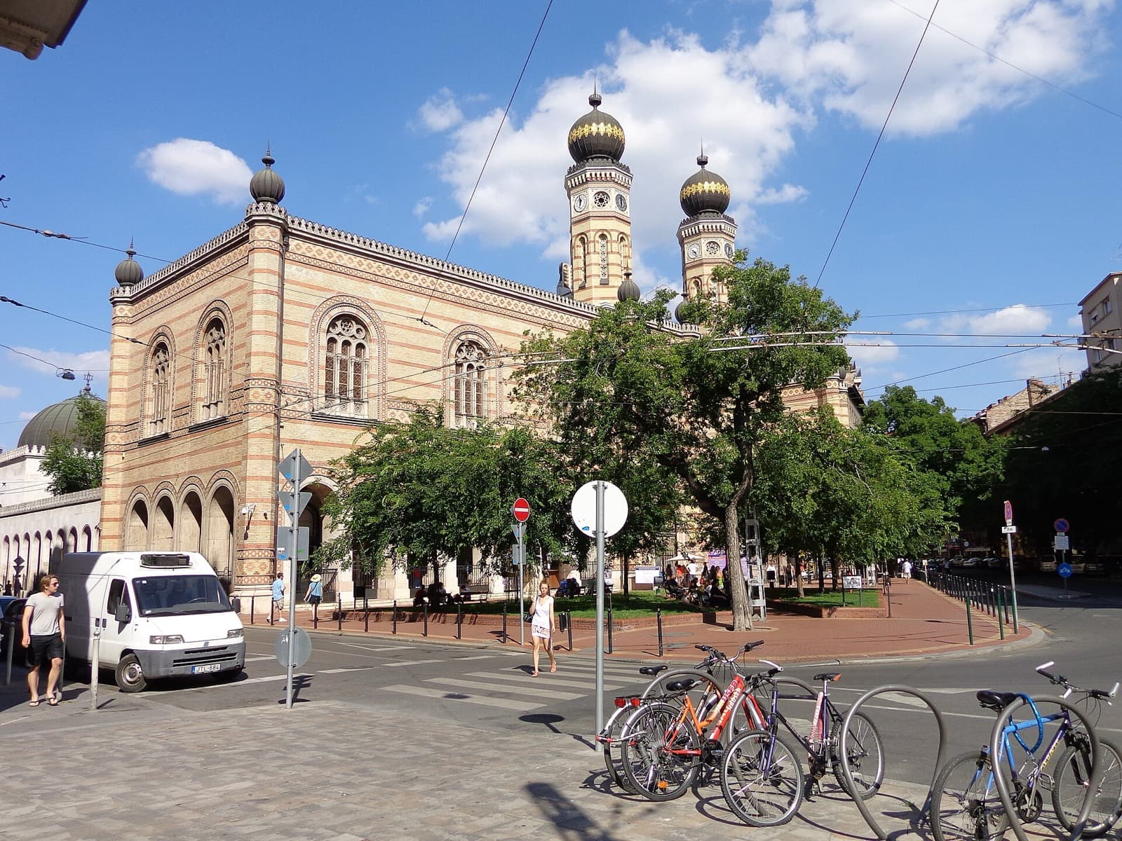 The Jewish Museum and the Heroes' Temple: A Confident, Patriotic Community