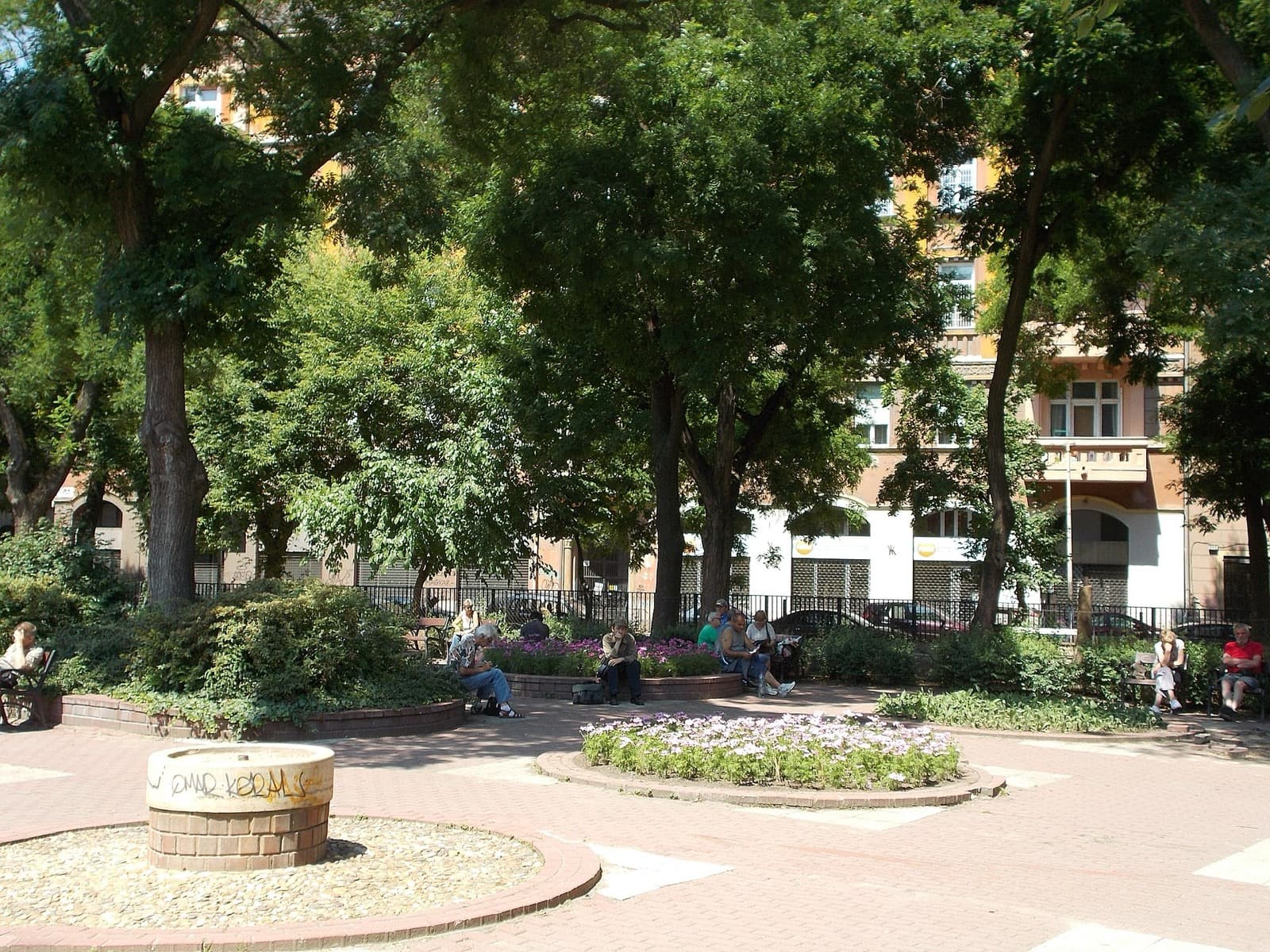 Klauzal ter: The Heart of the Sealed Ghetto