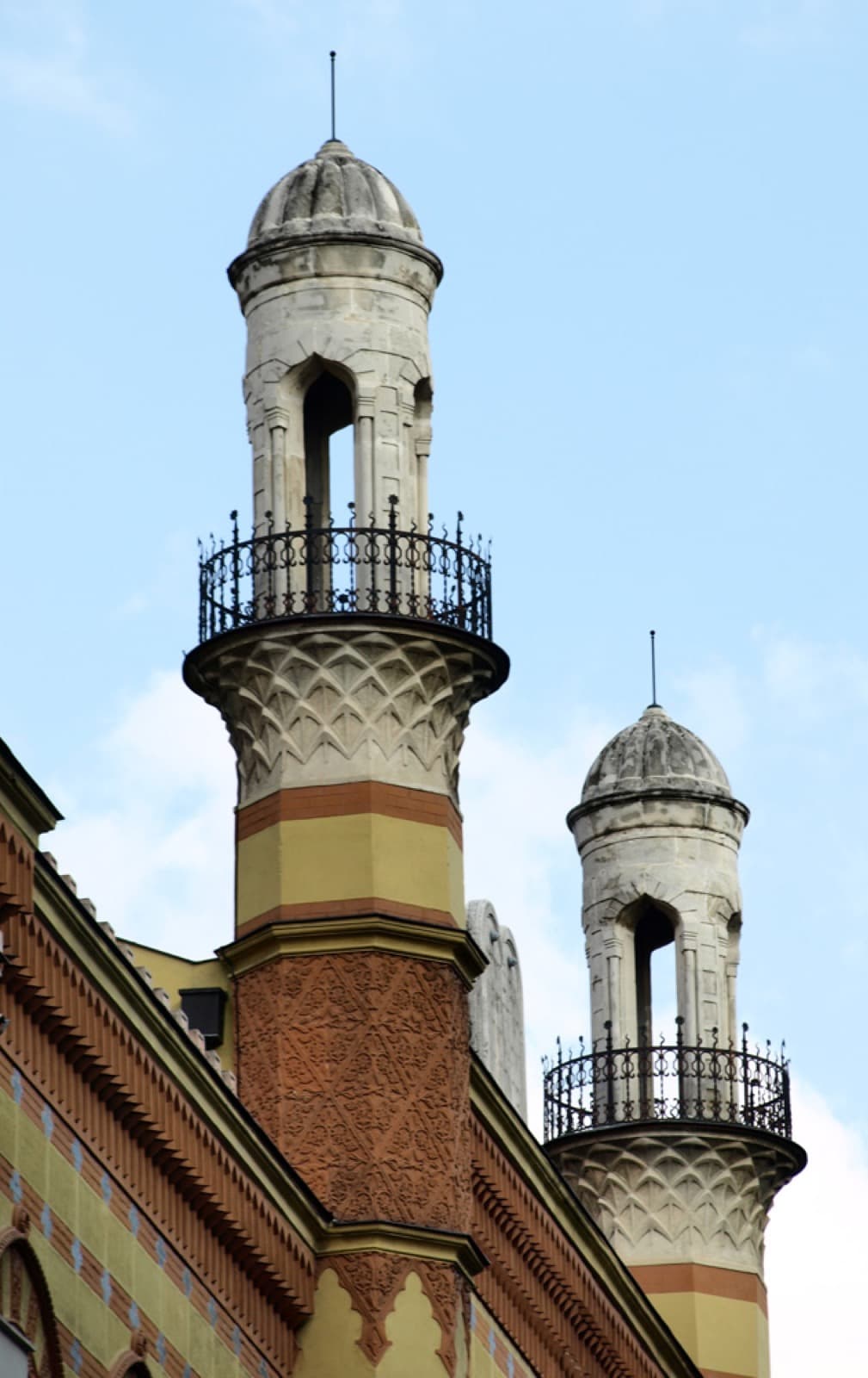 The Rumbach Street Synagogue: A Community's Inner Diversity