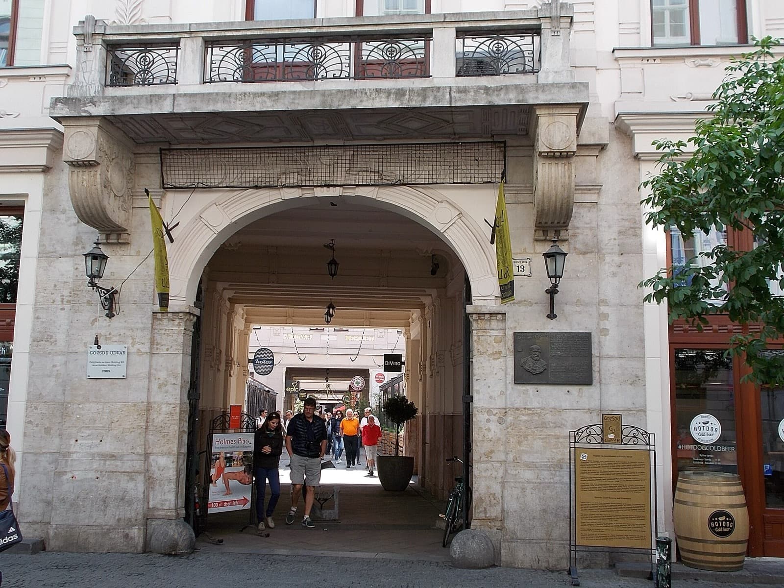 Gozsdu Courtyard: The Everyday Face of Revival