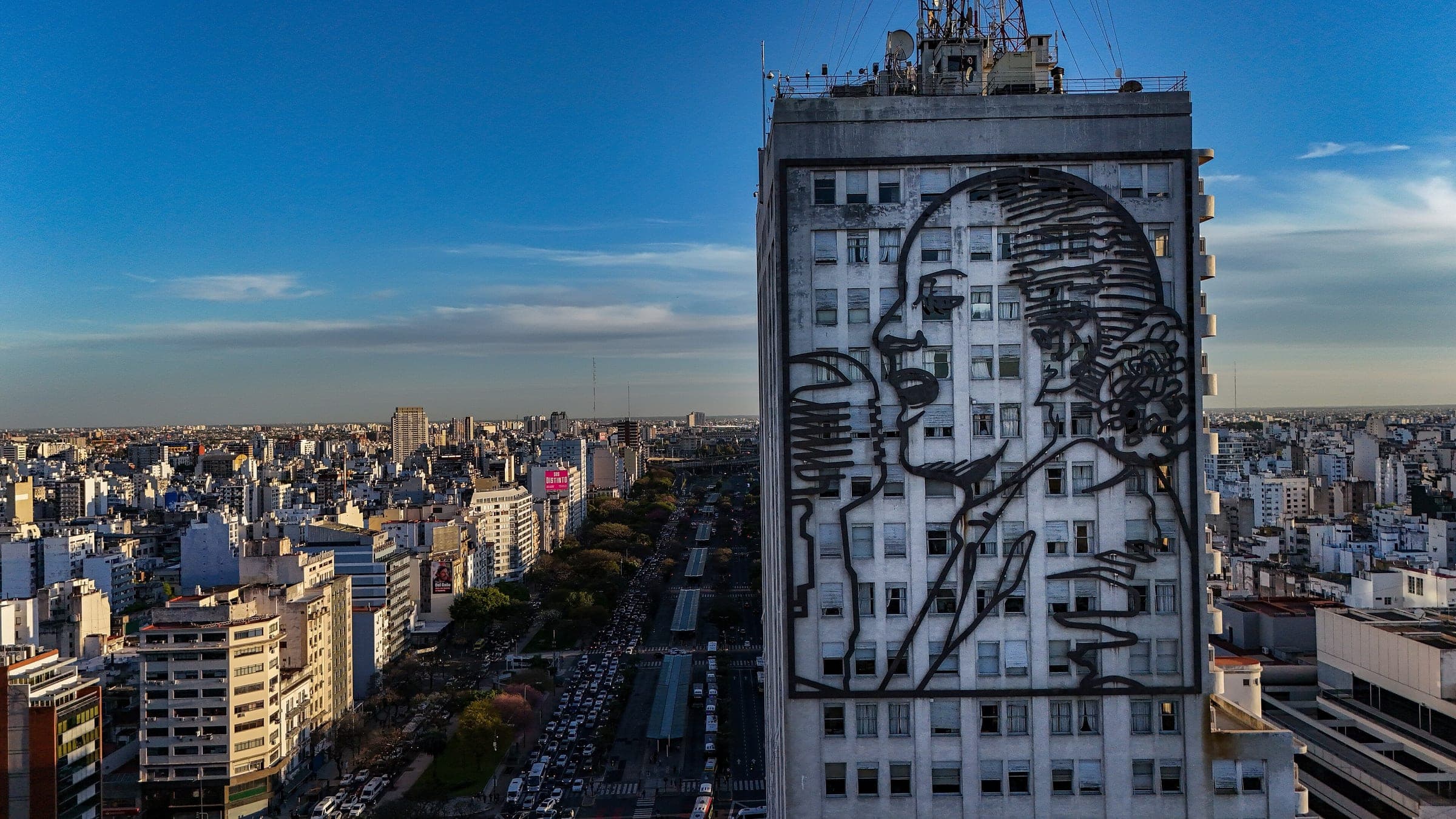 Avenida Nueve de Julio: Evita Over the Avenue