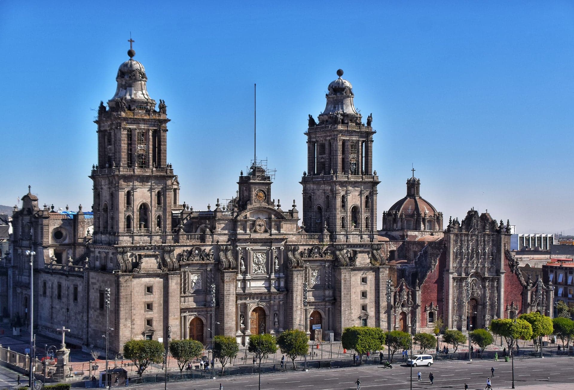 Metropolitan Cathedral: Sinking on Purpose