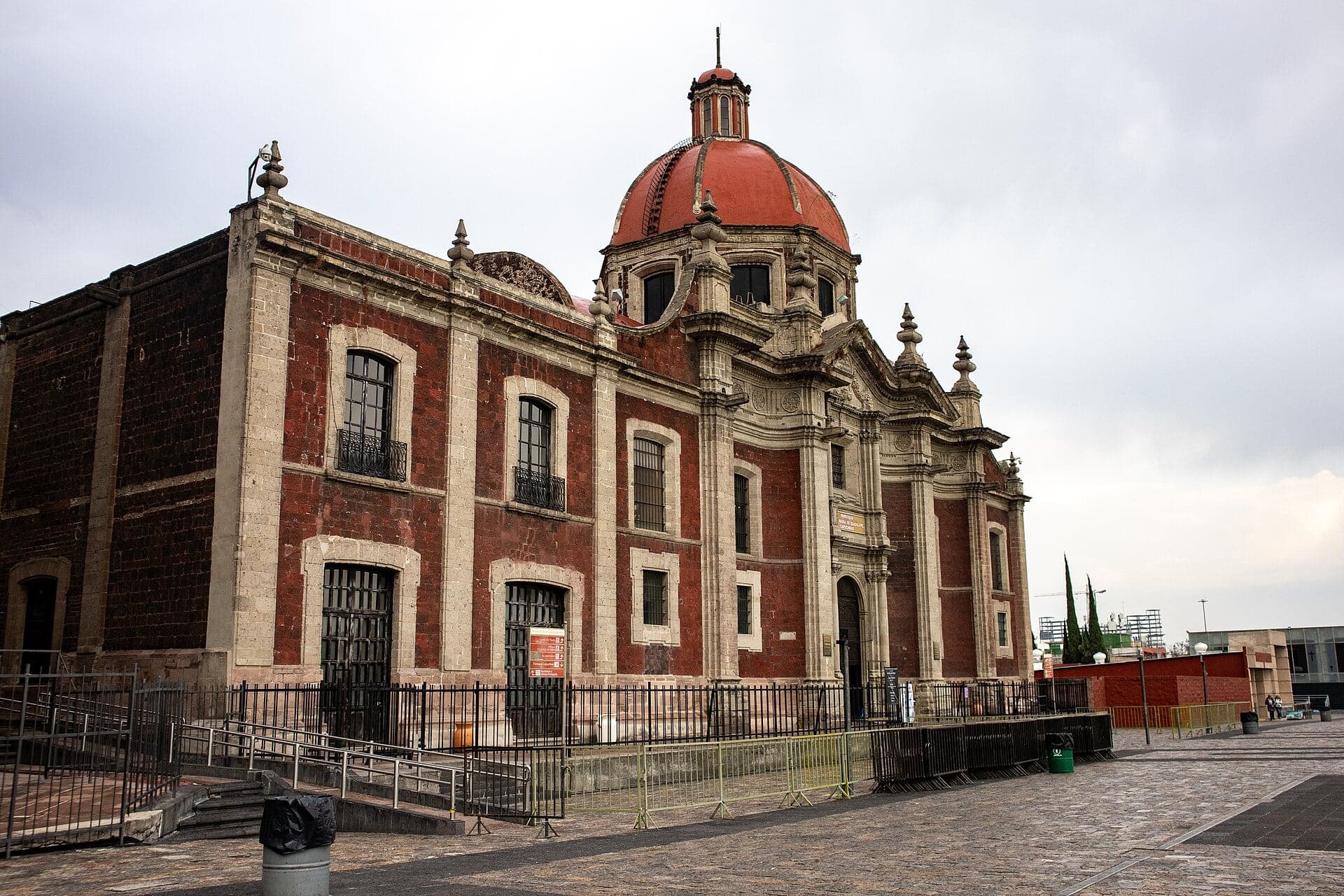 Capuchinas: The Nuns' Church on the Same Soft Ground