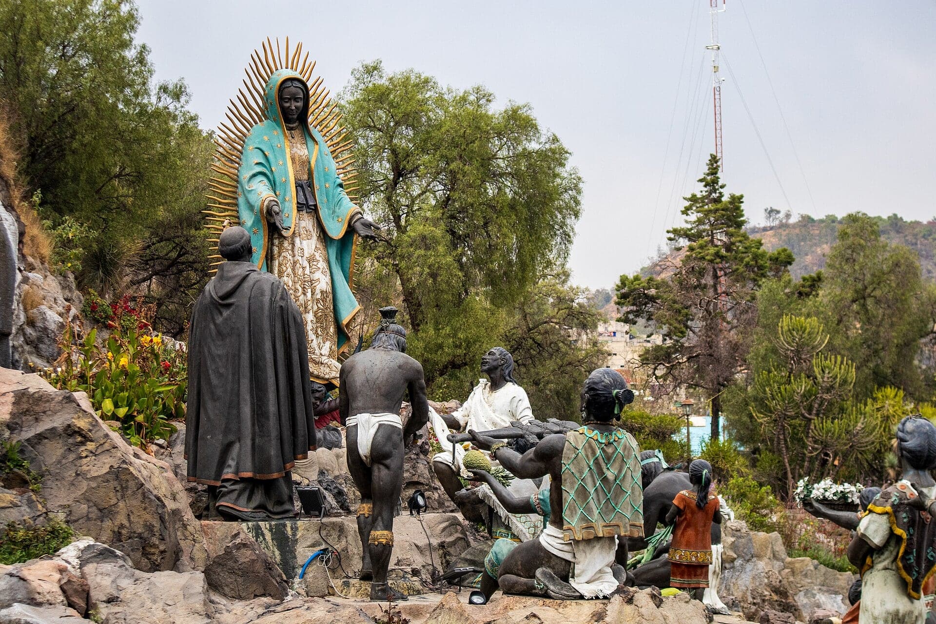 La Ofrenda: Sixteen Bronzes on a Hillside Stage