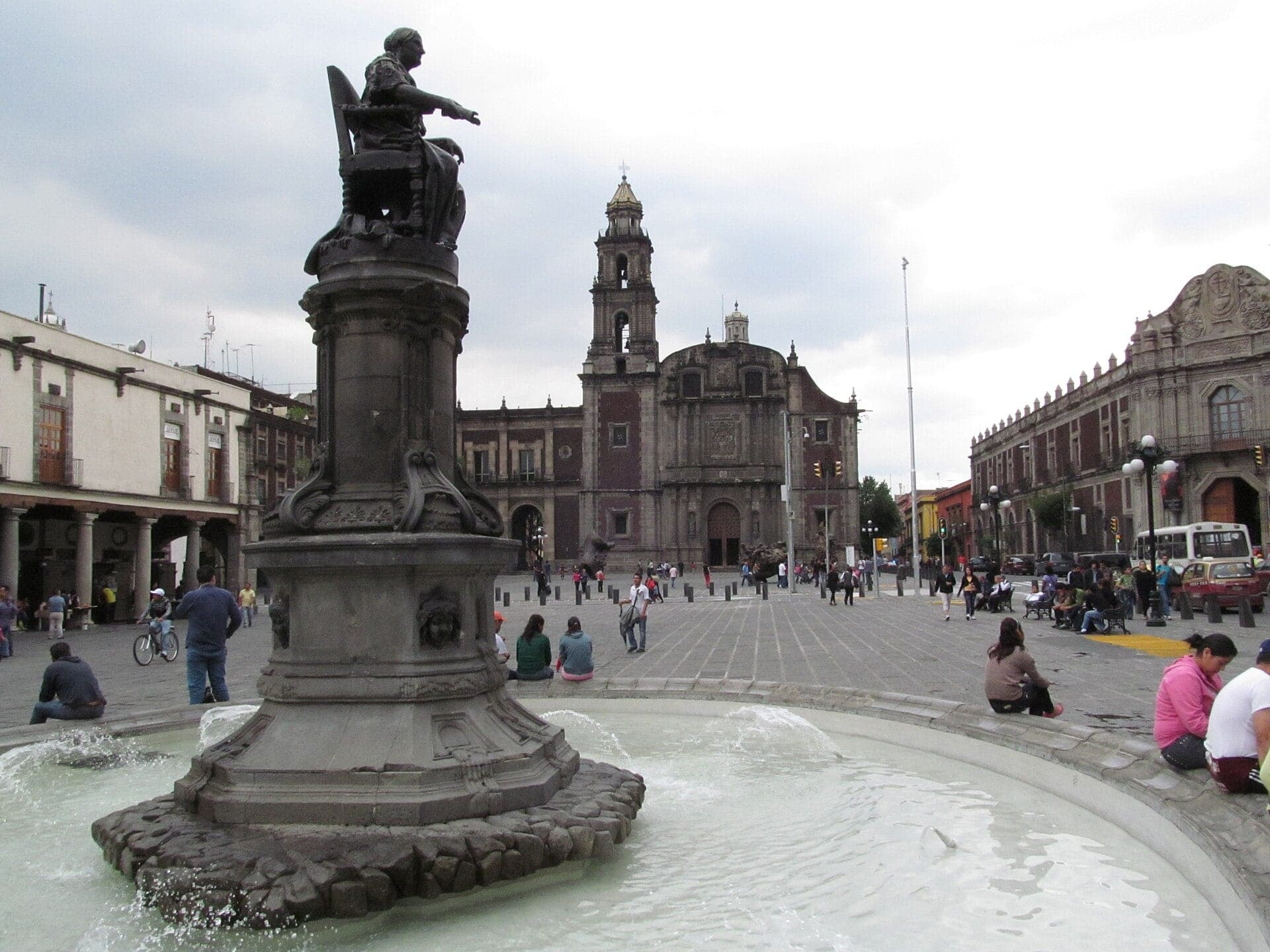 Plaza Santo Domingo: Who Controls the Story