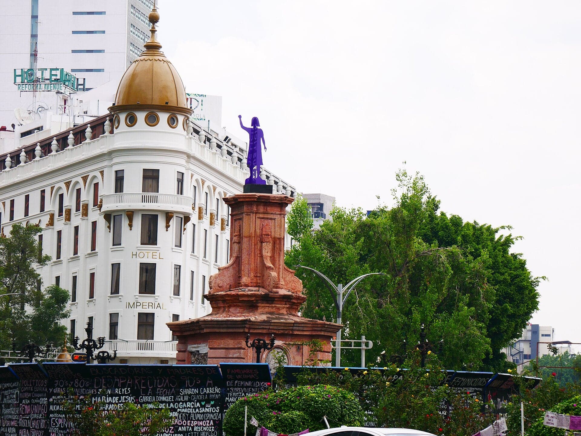 Glorieta de las Mujeres que Luchan: The Empty Plinth