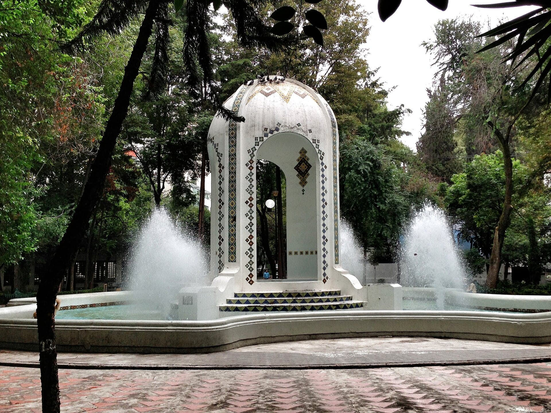 Plaza Popocatépetl: The Fountain on the Oval