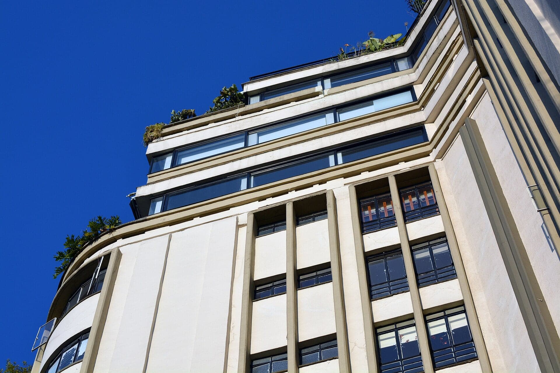 Edificio Basurto: The Tower Its Residents Saved