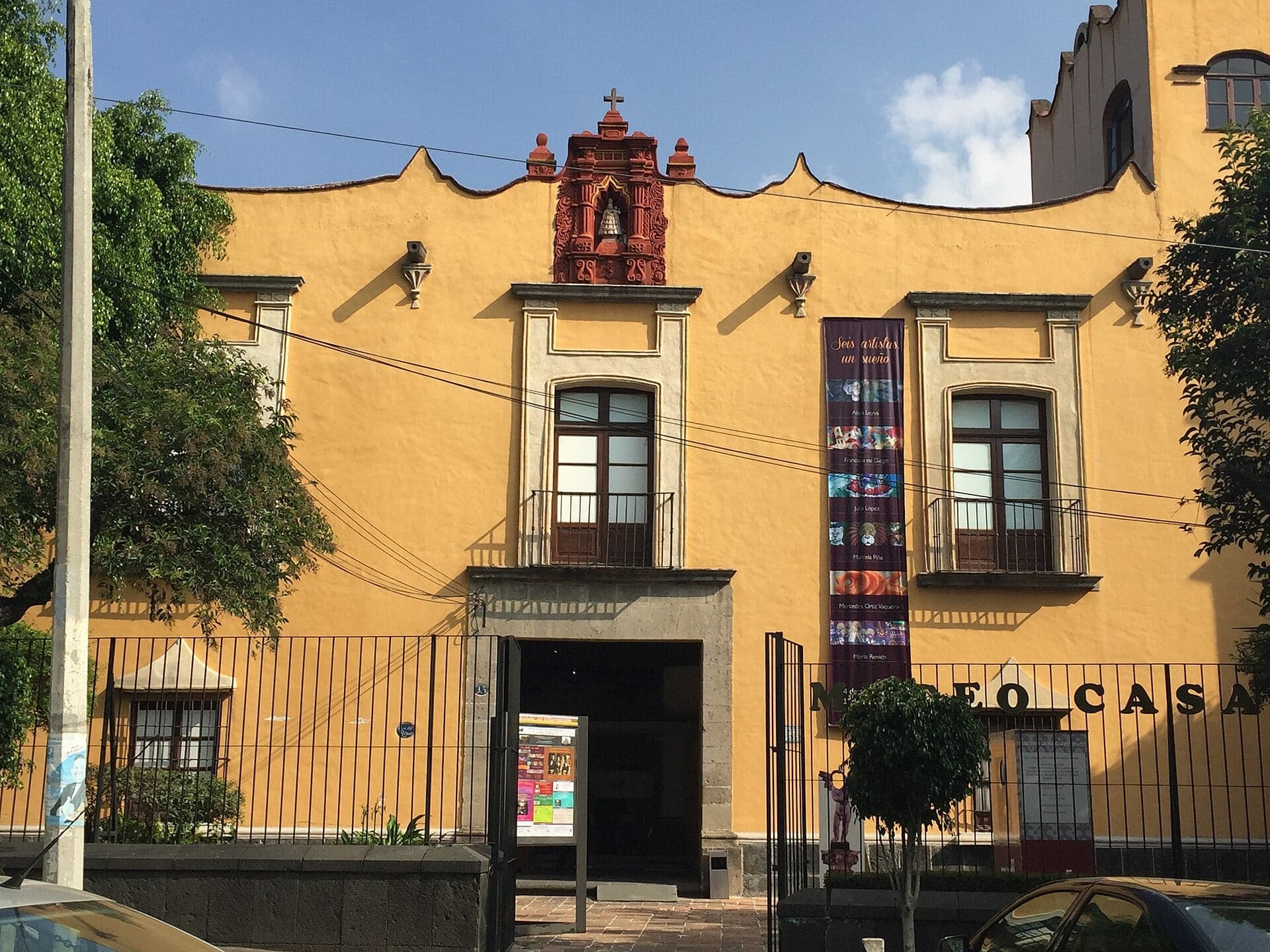 Casa del Risco: A Fountain of Broken China