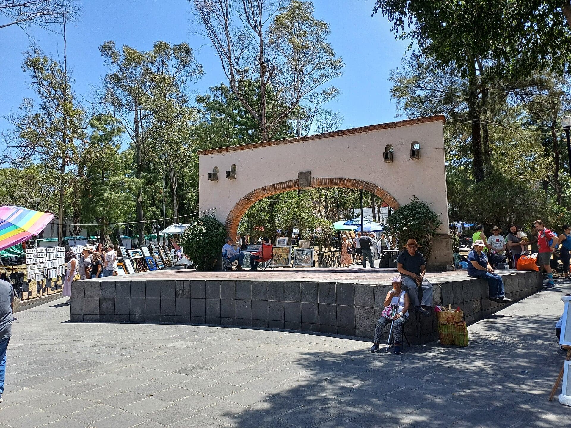 Plaza San Jacinto: Bazaar Day and Two Verdicts
