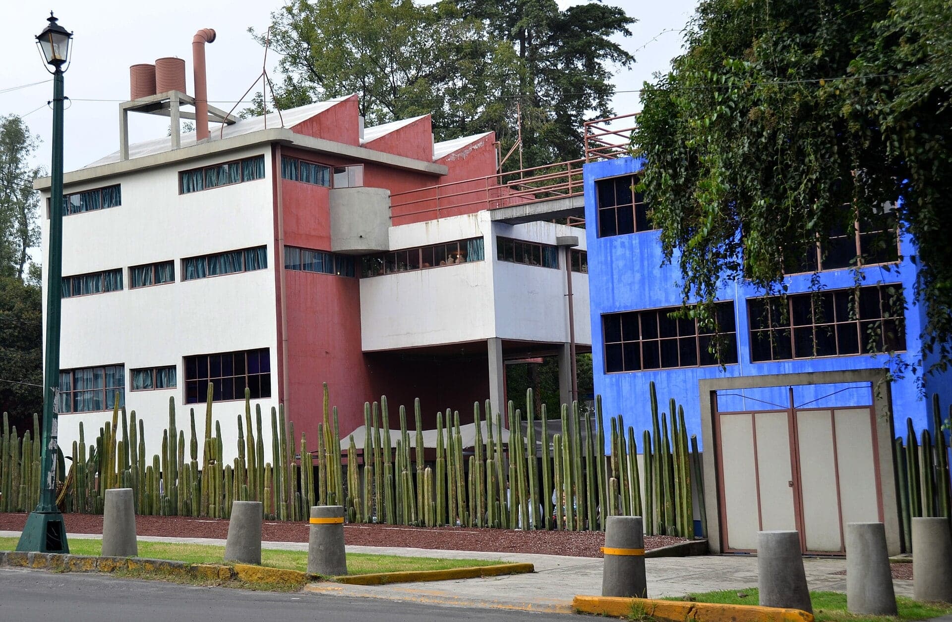 Rivera and Kahlo Studios: Two Concrete Boxes