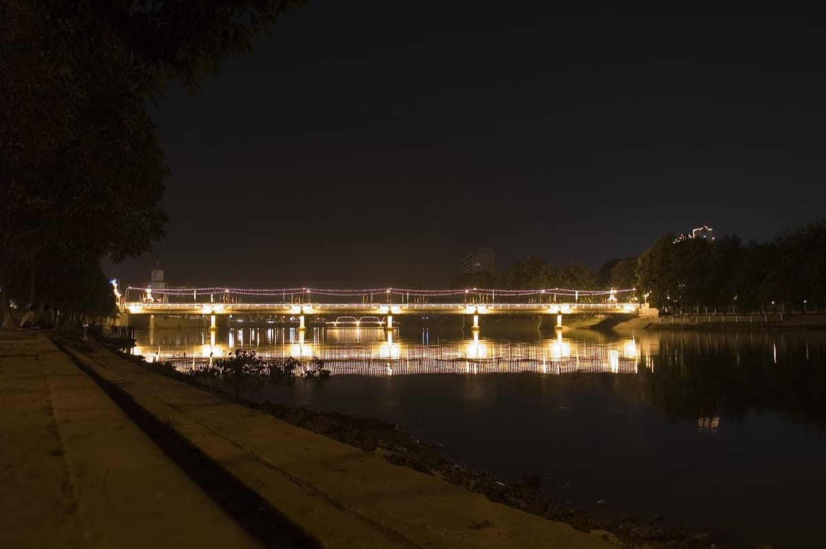 Nawarat Bridge: the Historic Ping Crossing