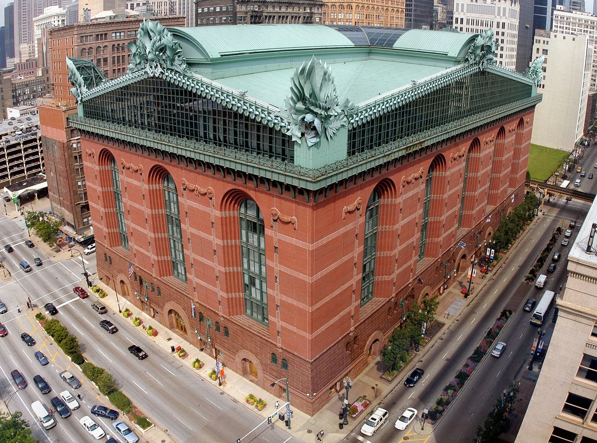 Harold Washington Library: Dressed as the 1890s