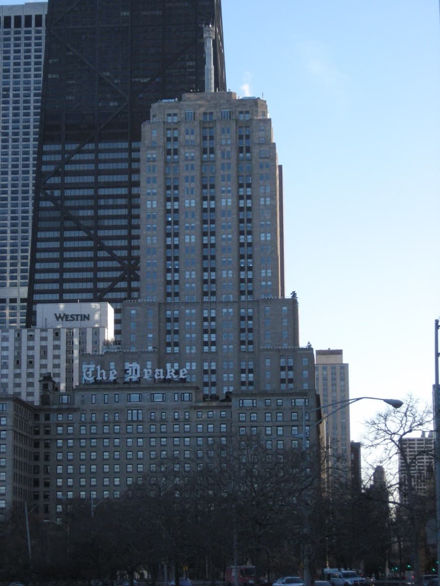 Palmolive Building: The Bridgehead's Art Deco Capstone