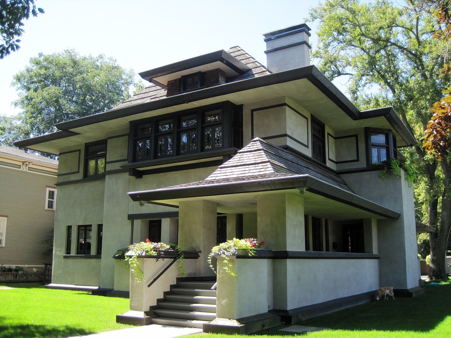 Hills-DeCaro House: An Old House in a New Skin