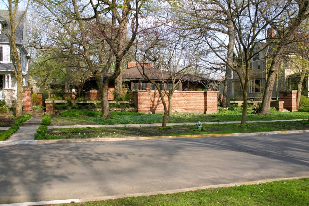 Edwin H. Cheney House: The Horizontality Argument