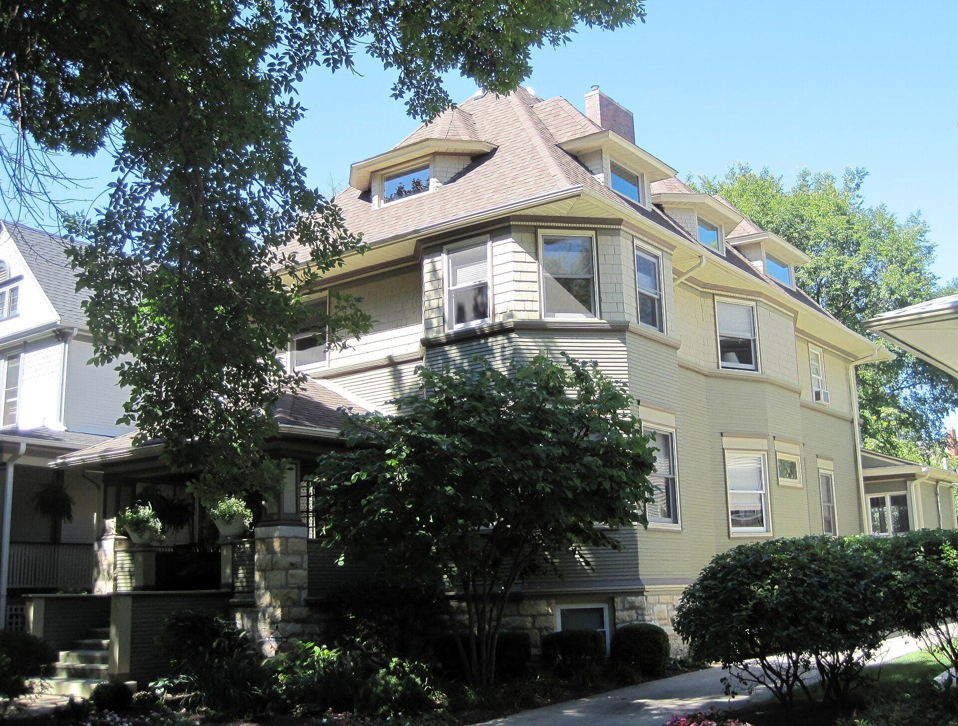 Woolley House: The Year He Went Solo